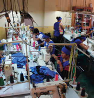 Mujeres del taller textil de Huachipa.