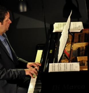 El pianista Marcelo Cesena.