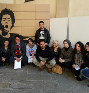 Wael Farouq con jóvenes del grupo Swap.