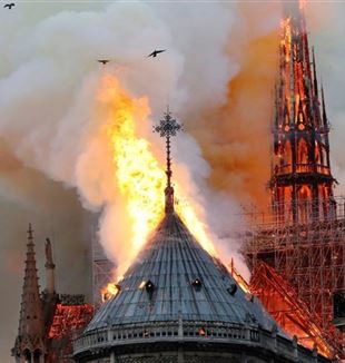 El incendio en la catedral de París