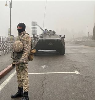 Fuerzas de seguridad kazakas en el Municipio de Almaty a principios de enero (©Ansa/Xinhua.org)